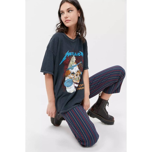 Urban Outfitters Women's X Metallica 1988 Tour Glitter Oversized Fit Tee T-Shirt - Picture 4 of 9